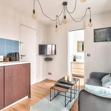 Апартаменты Cozy And Practical In Center Париж