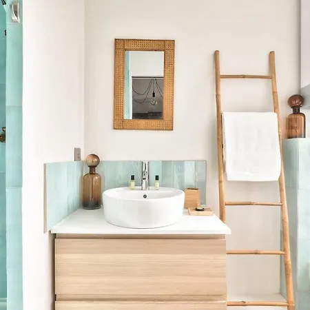 Cozy And Practical In The 10th Arrondissement