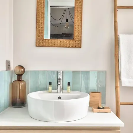 Cozy And Practical In The 10th Arrondissement